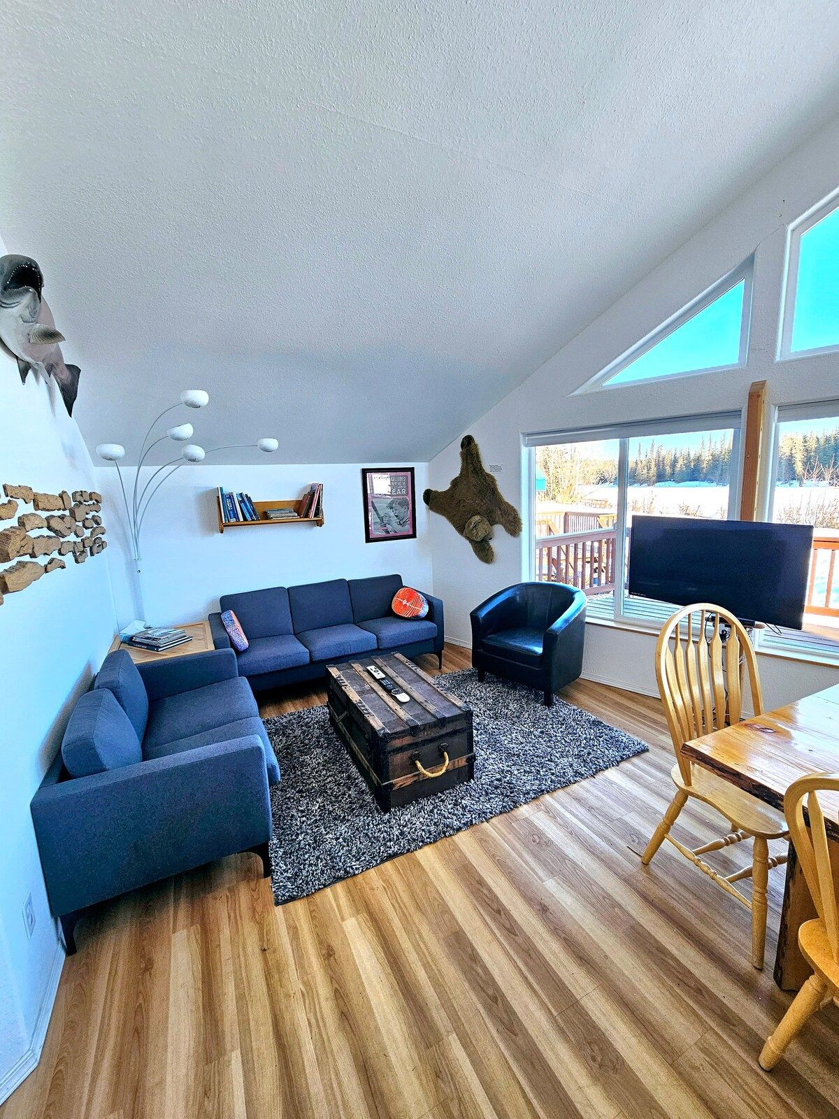 SLEEPS 6 -- RIVERFRONT CABIN thumbnail 3