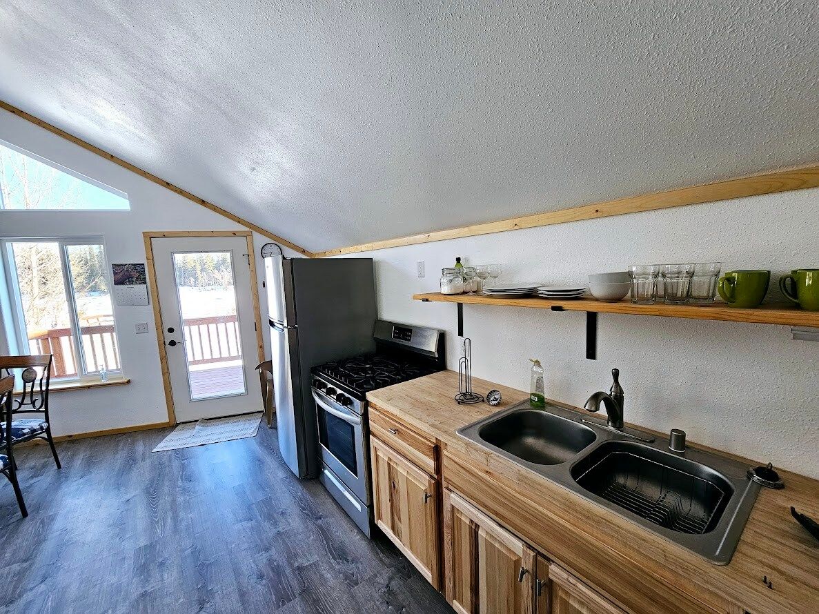 SLEEPS 4 -- KENAI RIVER VIEWS thumbnail 3