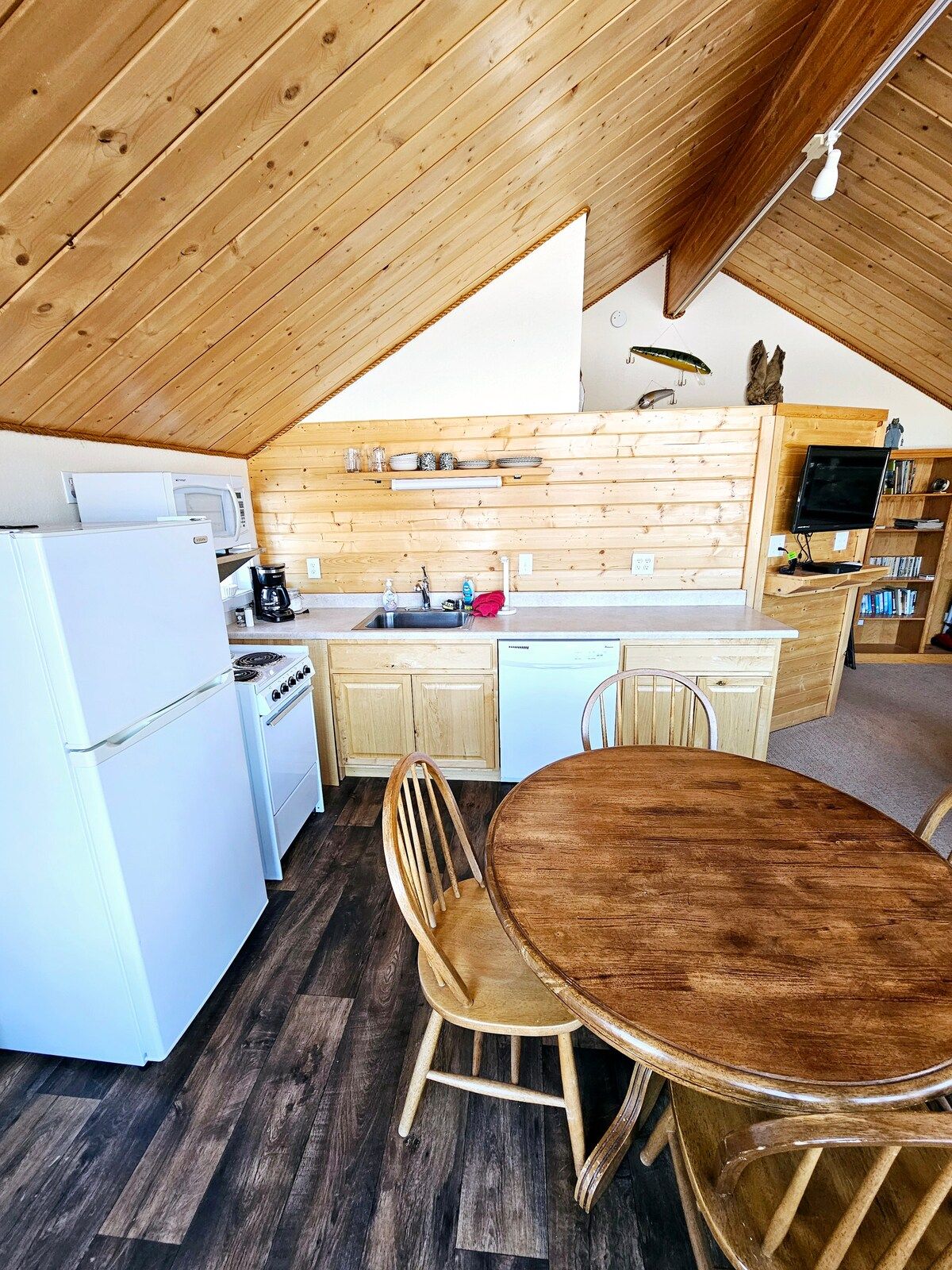 SLEEPS 4 -- RIVERFRONT RETREAT thumbnail 2