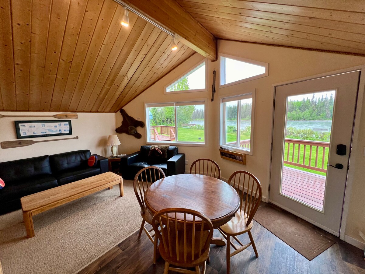 SLEEPS 4 -- RIVERFRONT RETREAT photo 1